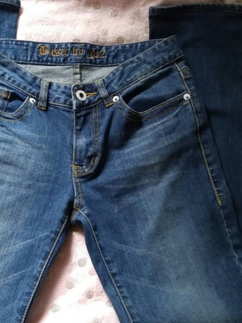 GV2 Jeans SZ 30, dark wash, skinny leg, fancy back pocket,